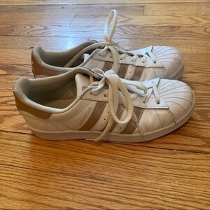 Adidas Supreme men’s 7.5 (women’s 8.5) sneakers